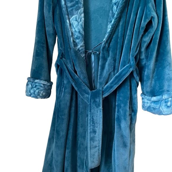 OSCAR DE LA RENTA PLUSH ROBE - Picture 6 of 11